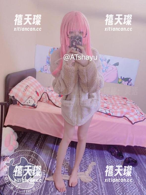 不看后悔！AT鲨的瑜伽原图大揭秘：灵活的身体和僵硬的脸！