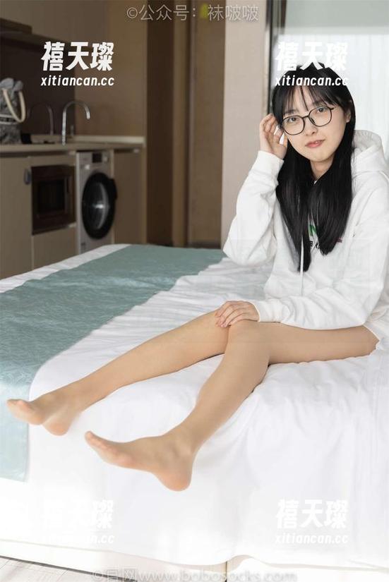 BoBoSocks袜啵啵 - 一起来看看！甜甜圈白丝花絮版，免费图片随便下载，真是看了让人怀疑人生。