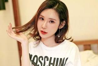 Feilin嗲囡囡 – 探索SiByl李思宁的私房世界——灰丝原图让人小鹿乱撞！