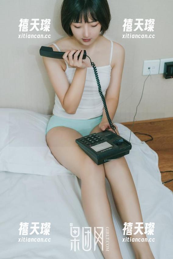 GIRLT果团网 - 一张天台照，一份莫雅淇的故事：图库下载，让它成为你的！