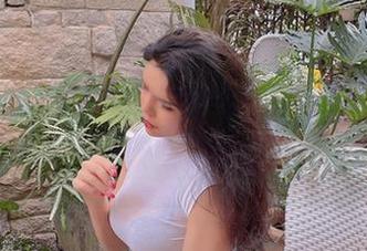 微密圈 – Jessie婕西最新写真集更新：半透薄纱，想问问谁能对我说‘这衣服真的很适合你’？