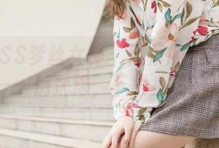 MSLASS梦丝女神 – 雨晨的魅力藏在白卫衣里——别犹豫，下载免费的图包吧！