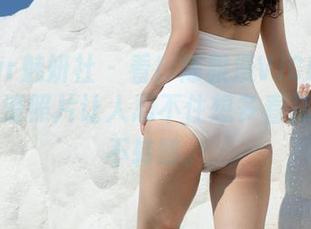 MiStar魅妍社 – 看！陈雅漫VICKY的美足！高清照片让人忍不住想多看几眼，目不转睛。