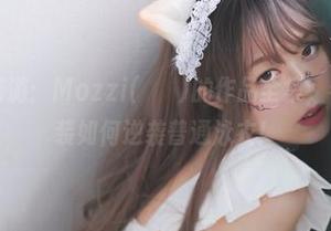 在波浪中畅游：Mozzi(모찌)的作品全集，看看连体泳装如何逆袭普通泳衣！