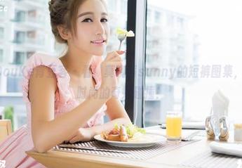 QingDouKe青豆客 – 看！莫晓茜sunny的短裤图集，清凉与时尚的奇妙碰撞！