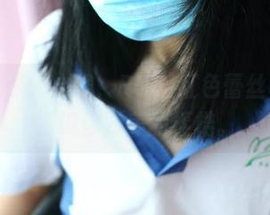 无圣光照入心扉，ROSI红色蕾丝写真，打破你对美的桎梏。