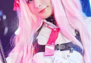 当水手服遇上SayoMomo，写真瞬间变得有趣又撩人！
