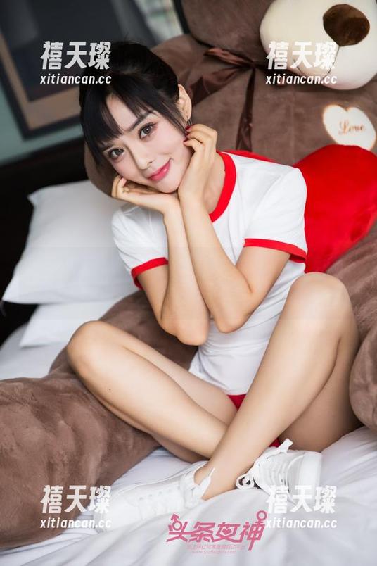 TouTiao头条女神 - 看阿依努尔瓦娅的高跟鞋写真，真的是在挑逗我的审美！