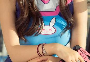 UGirls尤果网 – 看！李思宁在瑜伽垫上的优雅转身，真是写真达人啊！