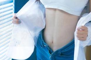 UGirls尤果网 – 绮里嘉的长腿竟然可以如此多变，分享不一样的腿魅力！