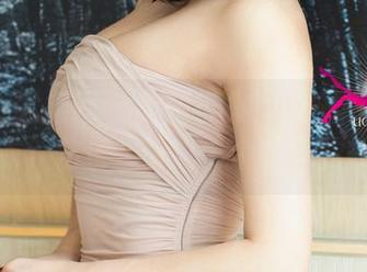 UGirls尤果网 – 美图征集！谭晓彤和她的毛衣，仿佛在诉说一个冬天的故事