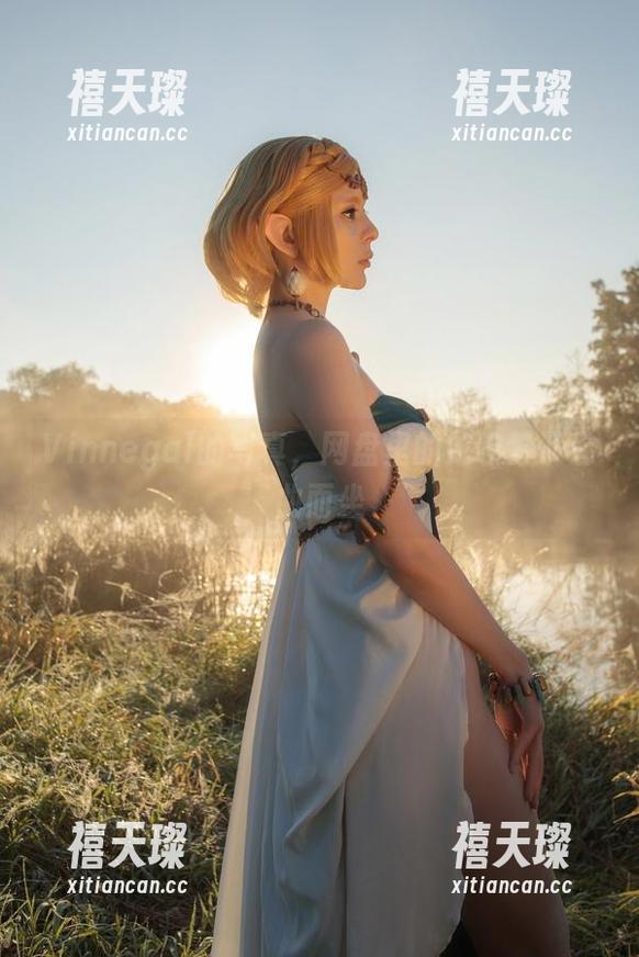 Vinnegal的写真，网盘里的蛇喰梦子卷曲而坐