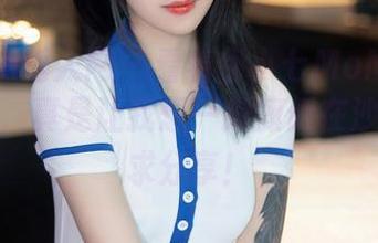 Xiuren秀人网 – 看着伊小七MoMo的长腿套图，真是让我想一把瘫倒在沙发上，求分享！