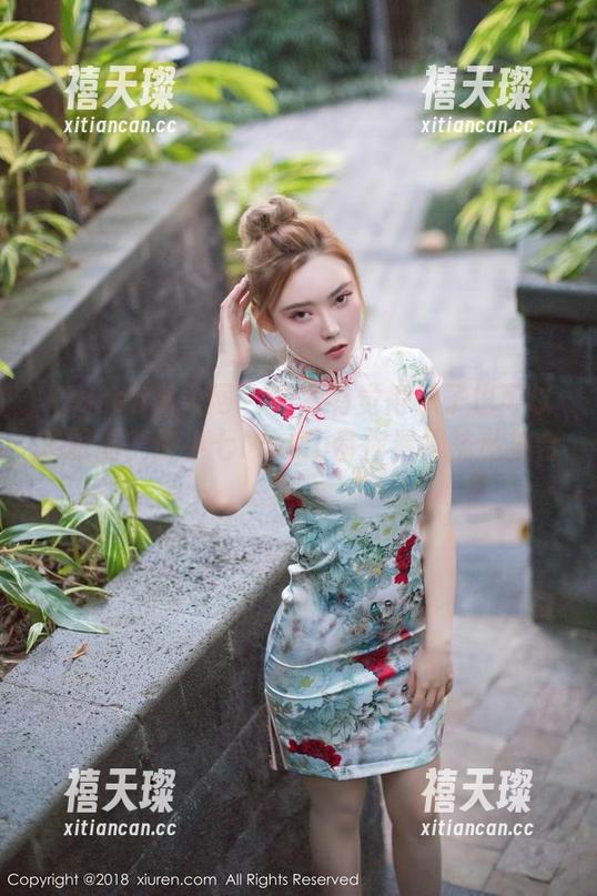 Xiuren秀人网 - 有木有觉得袜子也可以是明星？伊小七MoMo带你看棉袜私拍合集！