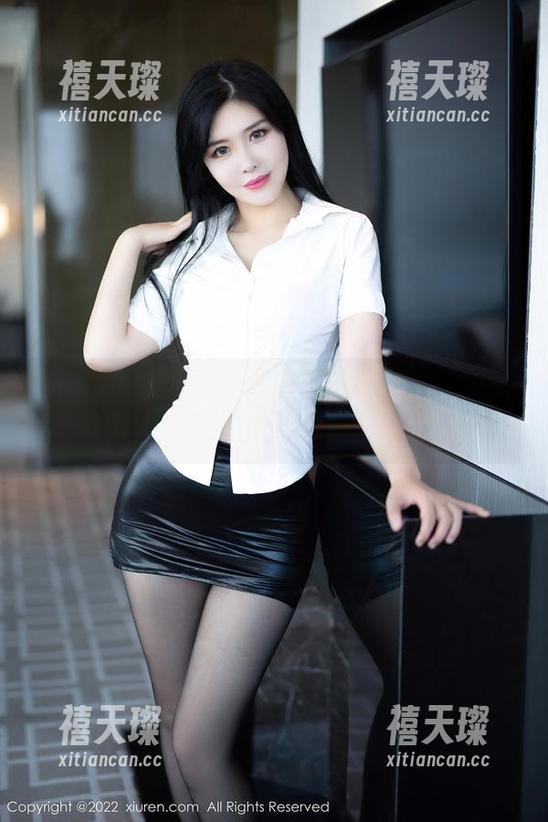 Xiuren秀人网 - 养乐多Doll睡衣：最新资源，看看她如何把简单变特别！