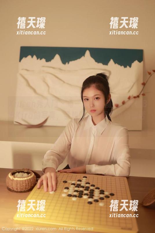 Xiuren秀人网 - 每一张都是魔法！大橘BBKira的写真，学姐好像在跟我说悄悄话！