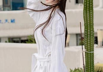 Xiuren秀人网 – 短裤？不止是短裤！孟狐狸FoxYini带你看不一样的写真！
