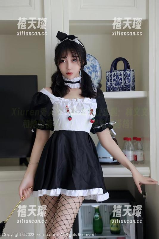 Xiuren秀人网 - 图集中找乐趣：林文文和她的裤里丝们，真是绝美搭档！