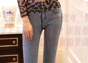 YouMi尤蜜荟 – 我一直在思考，Lingyu的礼服穿上去是什么感觉？原图看得我脸红心跳，图册就像甜蜜的梦境！
