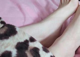 微密圈 – Wuau，YuYu超甜丫的短裙写真让我意识到了‘短’的无限可能，别有一番风味。