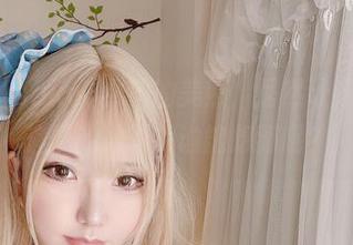 看サク(saku)女孩的美照，居然让我产生了追星的冲动，谁能想到呢？