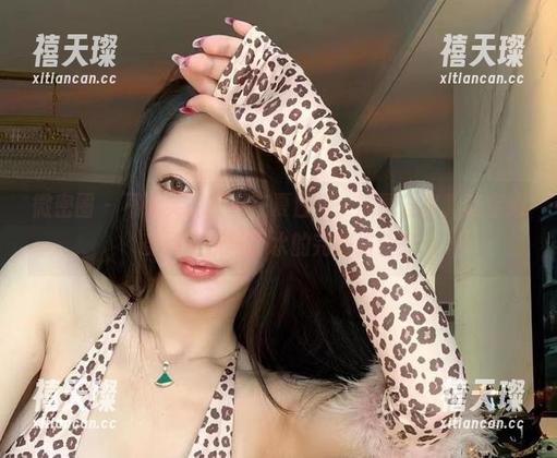 不爱笑的赛琳 微密圈 - 不爱笑的赛琳在夏日里:原图分享,让你感受到欢乐与汗水的完美结合!