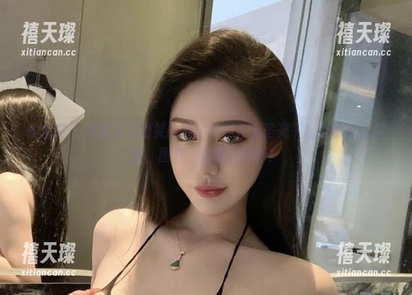 微密圈 - 来看看不爱笑的赛琳如何在无圣光下诠释御姐天花板，图片一秒吸引眼球！