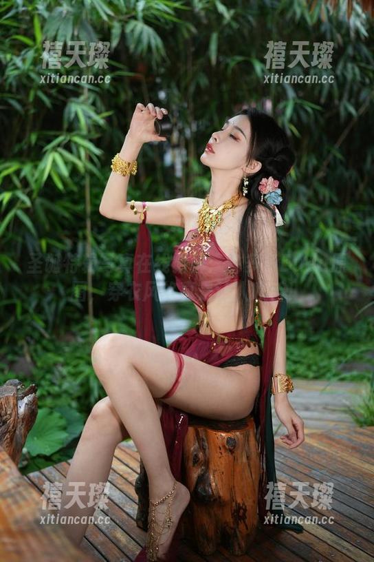圣诞特辑写真在线霸屏：余多多Dudu原图，穿衣风格真是让人咋舌！