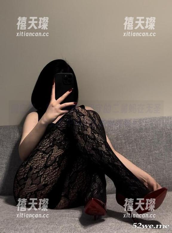 保守的二舅妈 微密圈 - 黑丝加持,保守的二舅妈在无圣光的光影中编织的套图故事!