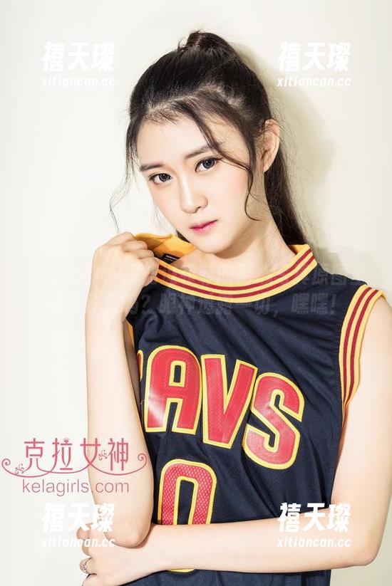 克拉女神 - 想知道菲菲的甜心写真原图里藏着什么吗？眼神透露一切，嘿嘿！