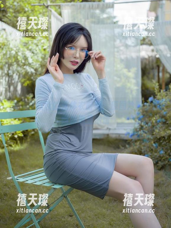 夏小秋秋秋的连体衣时刻：原图冷静，套图却满是激情