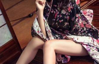 头条女神 – 在杨漫妮baby的写真篇章中，少女与猫的图包有些太治愈了！