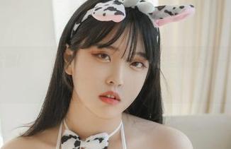 哈哈，宋哈娜(송하나)和她的BLUECAKE圣诞公仔——真是成就我对生活的小小幻想！