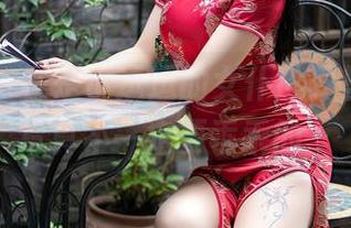 尤蜜荟 – 在是小逗逗的女仆世界里，在线写真不一定要乖乖的～