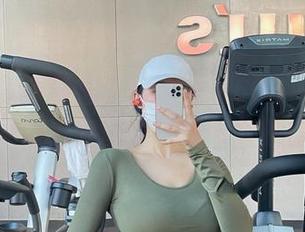 微密圈 – 不可思议的左公子666：这女孩的高清套图竟让我有些脸红