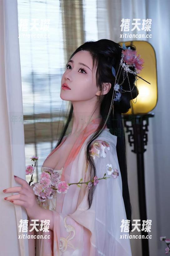 年年Nnian在线：潜蓝图集——别盯着屏幕，准备好被蓝色淹没吧