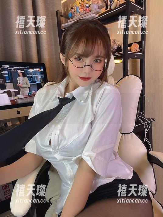 张思允 微密圈 - 观看体操服中的张思允,她真的是在挑战我的注意力极限!