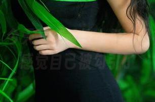 推女郎 – 今天又在看纯小希的网袜资源，感觉自己被勾引了