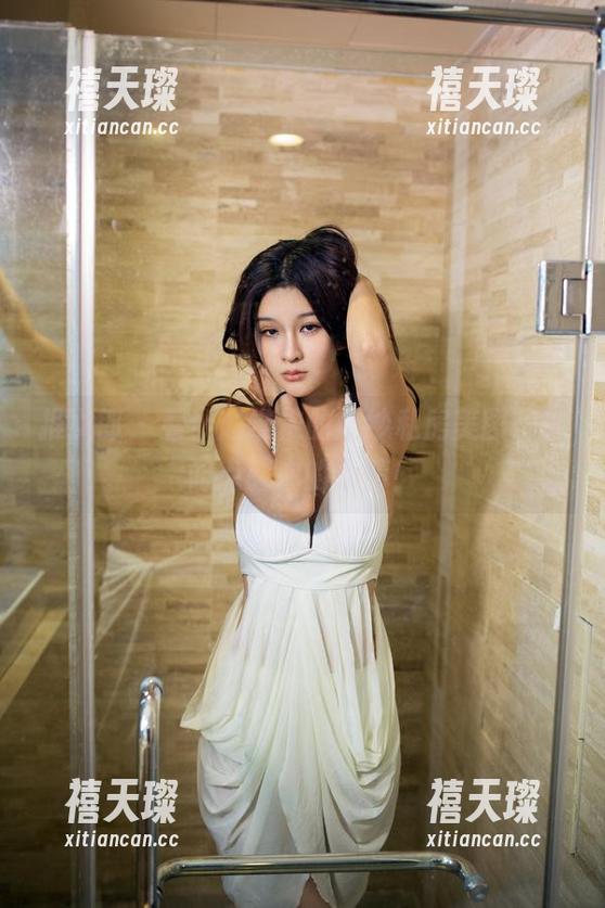 推女郎 - 看！赵惟依的婚纱私房美图，瞬间点亮你的心情！