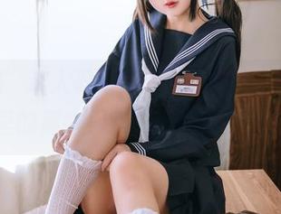 “小妈”让人忍不住想仔细瞧瞧，日奈娇原图里的那些细节，真的太吸引人了。