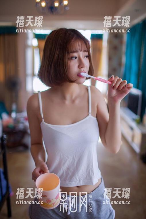 果团网-莫雅淇 果团网 - 观看莫雅淇在海边的快乐,她的每一个动作都像是在跟我暗示什么呢?