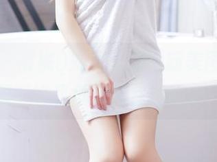 果团网 – 蜜桃Q妹儿女友的新美图，更新频率比我每天喝水还稳定！