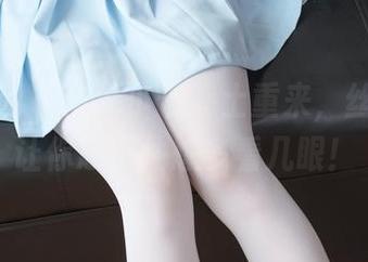 森萝财团 – 最新小七卷土重来，丝袜套图让你忍不住想多看几眼！