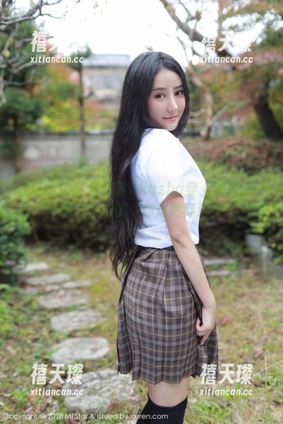 模范学院 - 当蓝夏Akasha穿上泳装：一套写真图册引发的‘你居然穿这件’骚动！