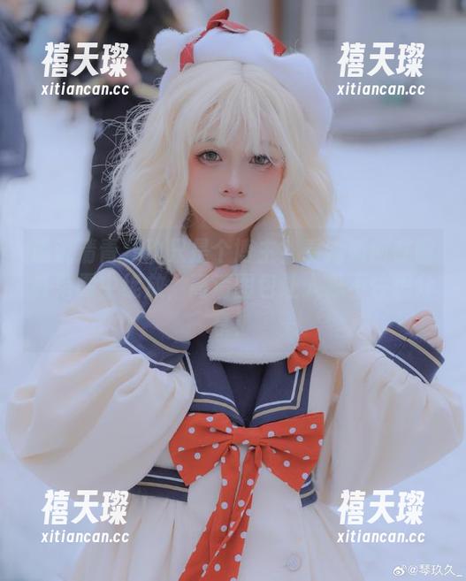 谁说清青琴玖只是个博主？看她如何在窗外落霞中绽放，高清图包让人忍不住想分享！