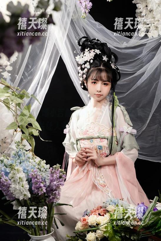 爆机少女喵小吉 爆机少女喵小吉的旗袍魅力爆表,更新图片让人看了想开门找她!