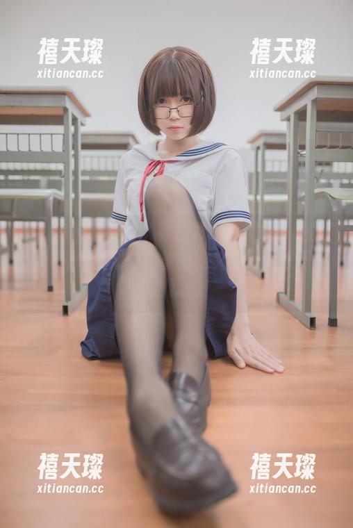 “谁说校服不可以有魅力？白金Saki的狂三校服作品集让你重新定义！”快来下载，别犹豫！