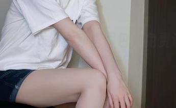 微密圈 – 白龙猫女红裙图包，免费让你看到什么叫‘猫步’！
