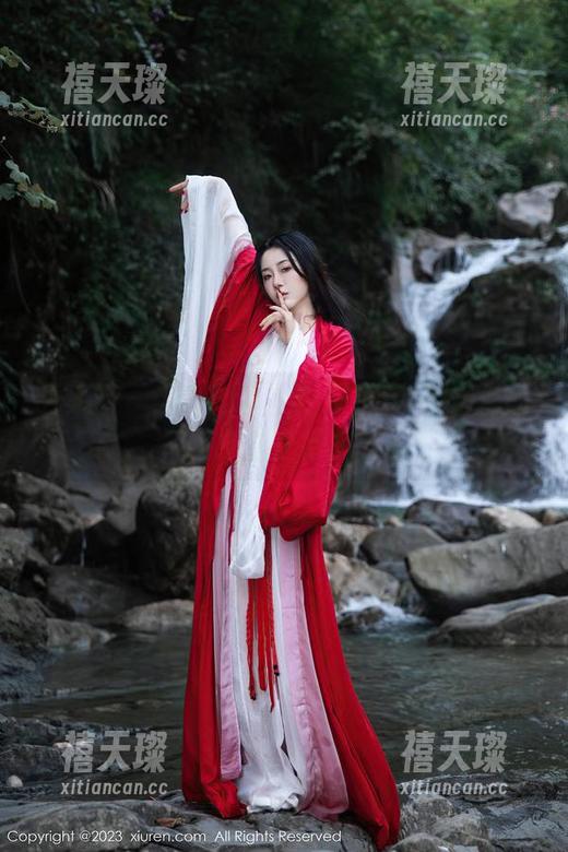 秀人网 - 当白丝遇上余贝拉bella，作品中那份恬静