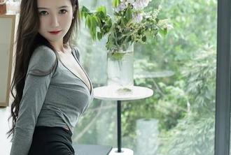 秀人网 – 卓芷伊EricA和她的连体衣，图片中那股随性真是绝了！